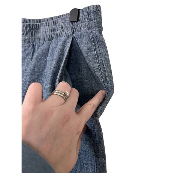 Lands End Pull On Elastic Waist Mid Rise Blue Chambray Shorts Size 6 - Picture 2 of 5